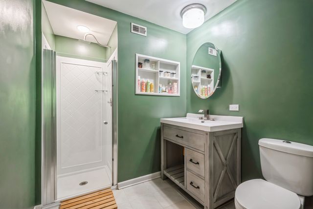 6221 N Niagara Avenue 507, Chicago, IL 60631