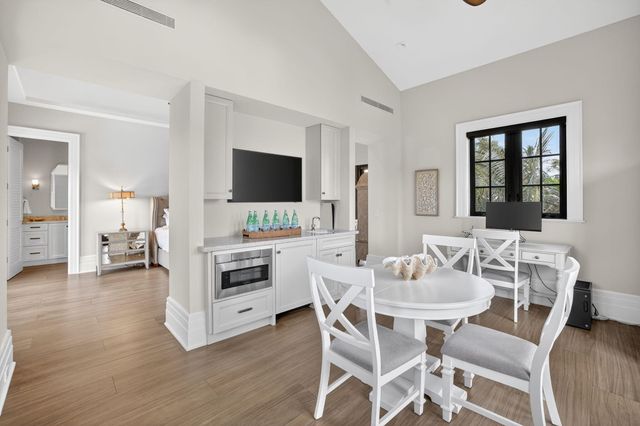 400 Mola Avenue, Fort Lauderdale, FL 33301