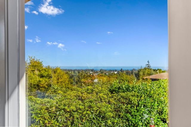 31 S Circle Dr, Santa Cruz, CA 95060