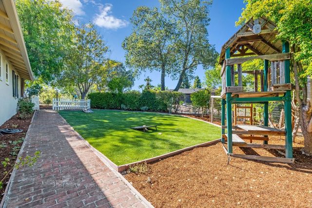 31 S Circle Dr, Santa Cruz, CA 95060