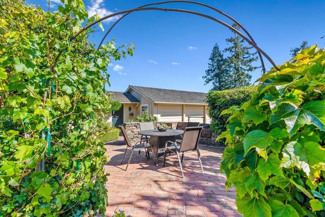 31 S Circle Dr, Santa Cruz, CA 95060