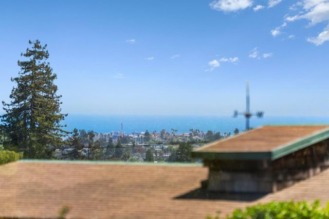 31 S Circle Dr, Santa Cruz, CA 95060