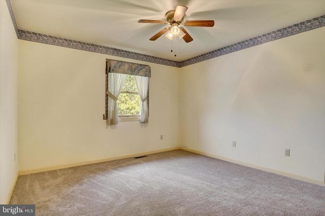 18 SOUTHVIEW CIR, Elizabethtown, PA 17022