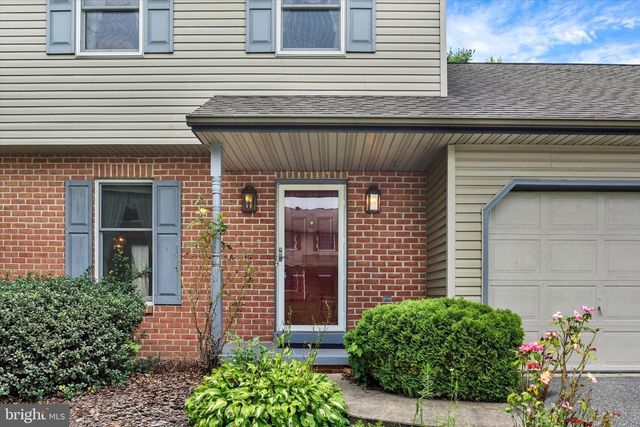 18 SOUTHVIEW CIR, Elizabethtown, PA 17022