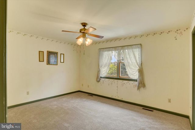 18 SOUTHVIEW CIR, Elizabethtown, PA 17022