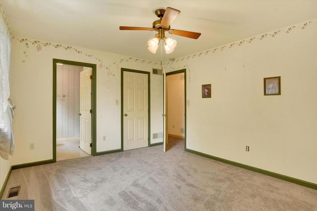 18 SOUTHVIEW CIR, Elizabethtown, PA 17022