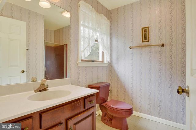 18 SOUTHVIEW CIR, Elizabethtown, PA 17022