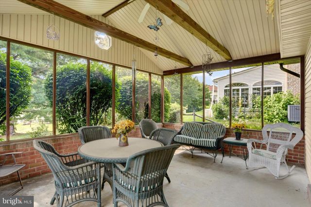 18 SOUTHVIEW CIR, Elizabethtown, PA 17022