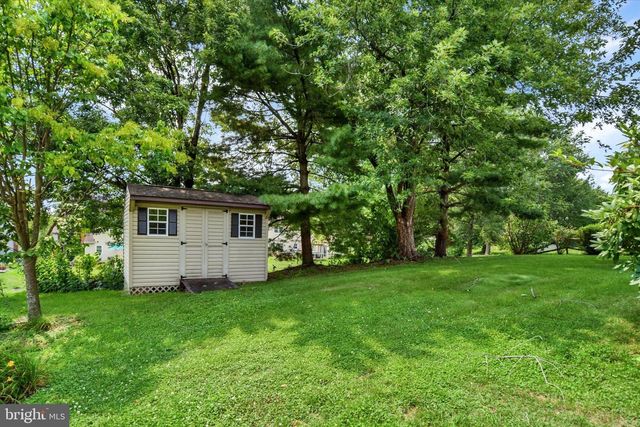 18 SOUTHVIEW CIR, Elizabethtown, PA 17022