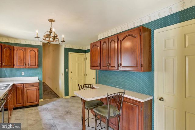 18 SOUTHVIEW CIR, Elizabethtown, PA 17022