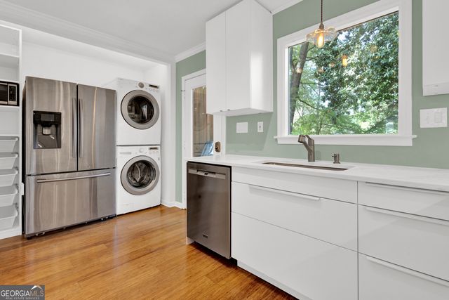 4 Holly Downs Court NW, Atlanta, GA 30318