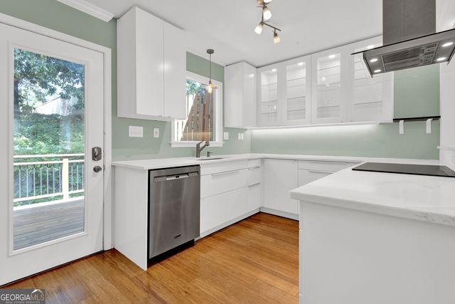 4 Holly Downs Court NW, Atlanta, GA 30318