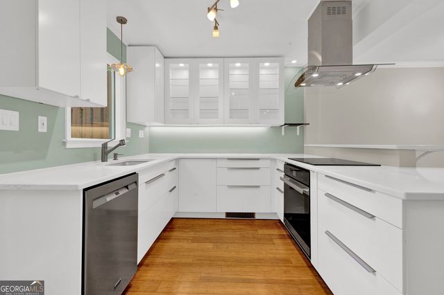 4 Holly Downs Court NW, Atlanta, GA 30318