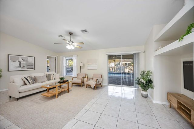 925 NE 4TH AVENUE, Cape Coral, FL 33909