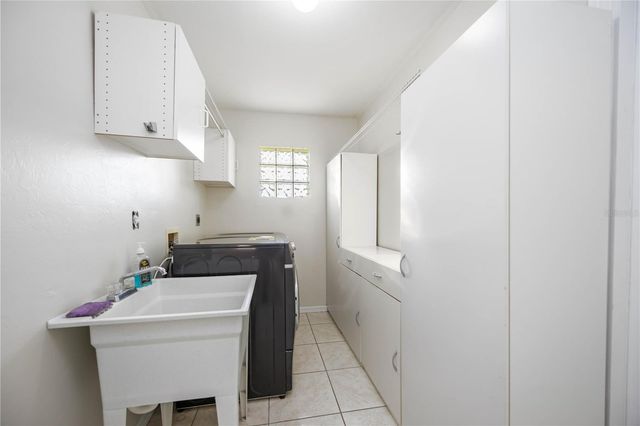 925 NE 4TH AVENUE, Cape Coral, FL 33909