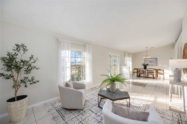 925 NE 4TH AVENUE, Cape Coral, FL 33909