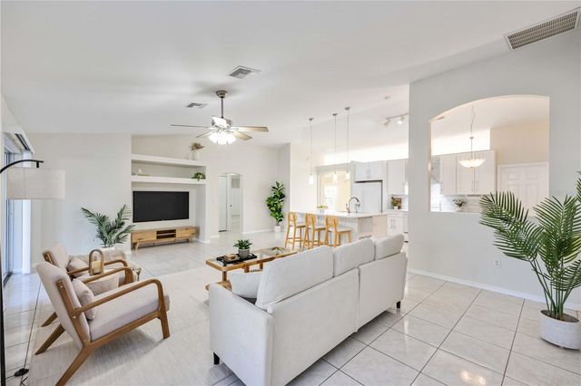 925 NE 4TH AVENUE, Cape Coral, FL 33909