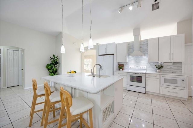 925 NE 4TH AVENUE, Cape Coral, FL 33909