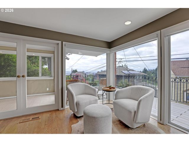 2537 Nw MILDRED St, Portland, OR 97210