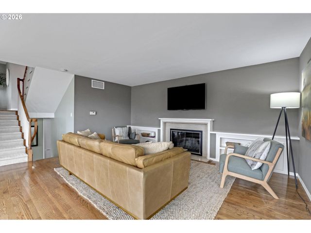 2537 Nw MILDRED St, Portland, OR 97210