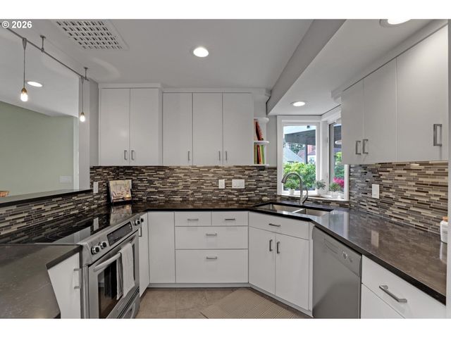 2537 Nw MILDRED St, Portland, OR 97210