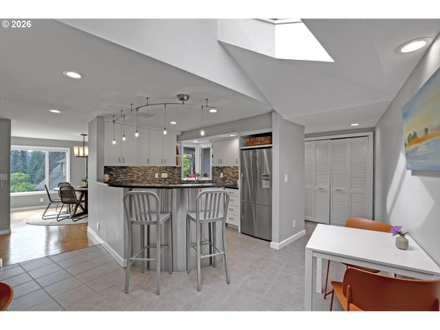 2537 Nw MILDRED St, Portland, OR 97210