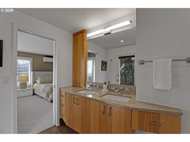 2537 Nw MILDRED St, Portland, OR 97210