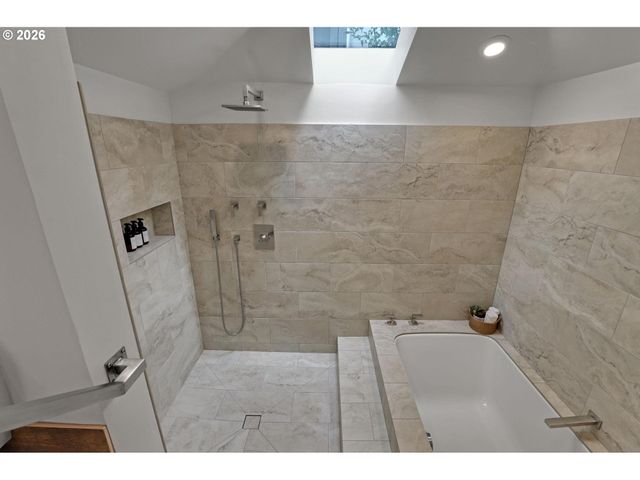 2537 Nw MILDRED St, Portland, OR 97210