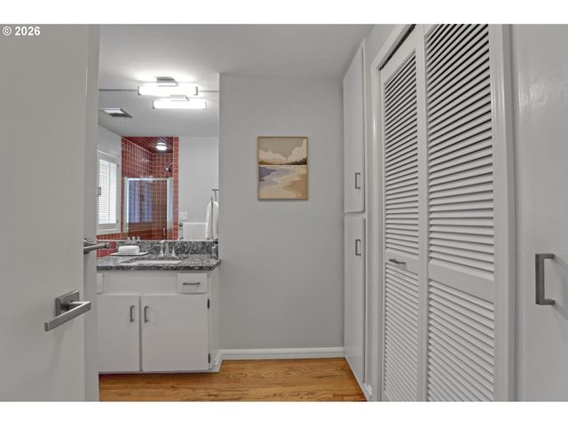 2537 Nw MILDRED St, Portland, OR 97210