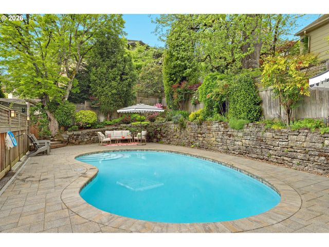 2537 Nw MILDRED St, Portland, OR 97210