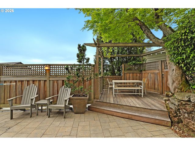 2537 Nw MILDRED St, Portland, OR 97210