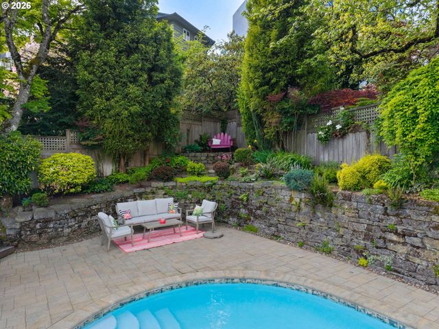 2537 Nw MILDRED St, Portland, OR 97210