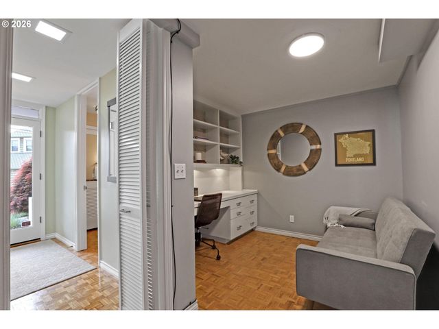 2537 Nw MILDRED St, Portland, OR 97210