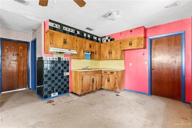 101 W Pike Boulevard, Weslaco, TX 78596