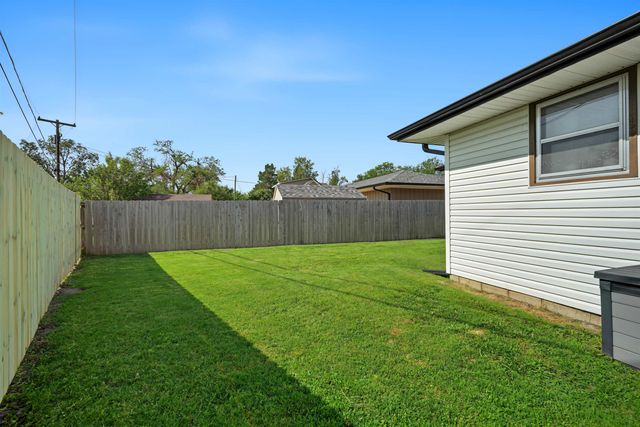 2213 Quincy, Salina, KS 67401