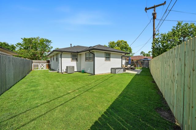 2213 Quincy, Salina, KS 67401