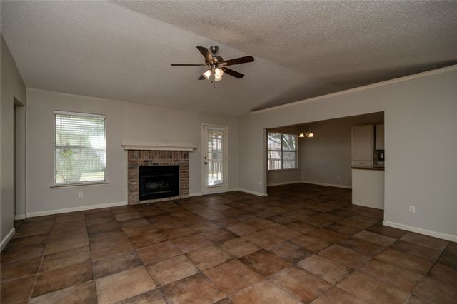 618 Plainview Drive, Mansfield, TX 76063