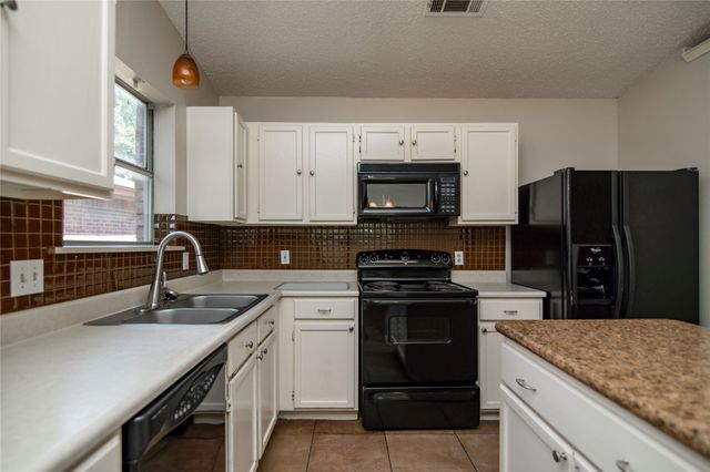 618 Plainview Drive, Mansfield, TX 76063