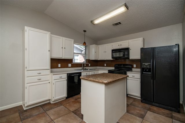 618 Plainview Drive, Mansfield, TX 76063