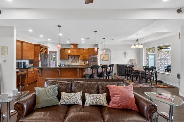 331 Deerfield Lake Circle, Longview, TX 75605