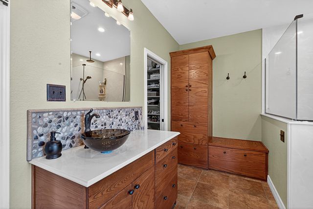 331 Deerfield Lake Circle, Longview, TX 75605