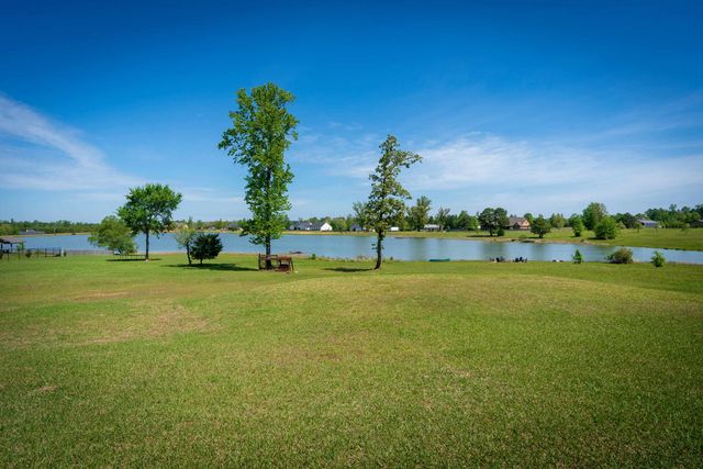 331 Deerfield Lake Circle, Longview, TX 75605