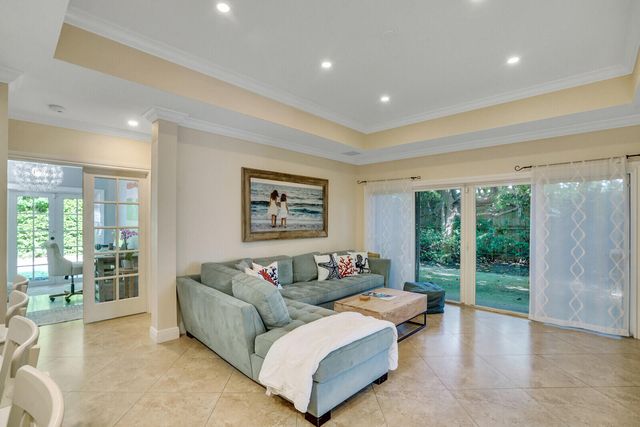 715 SW 25th Place, Boynton Beach, FL 33435