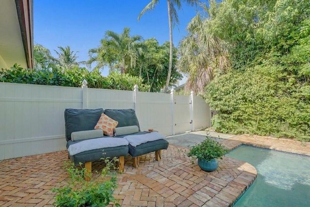 715 SW 25th Place, Boynton Beach, FL 33435
