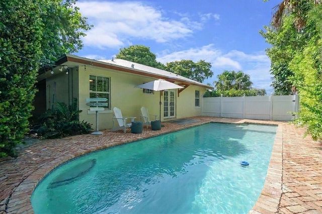 715 SW 25th Place, Boynton Beach, FL 33435