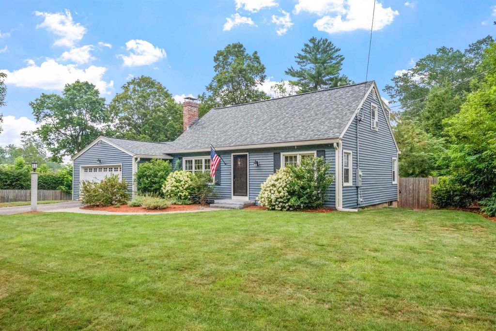 18 Dunbarton Drive, Nashua, NH 03063