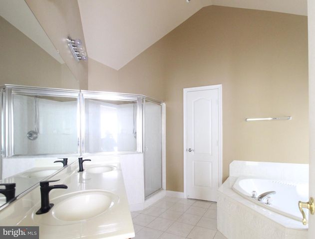 120 CROSS FOXES DR, Fort Washington, MD 20744
