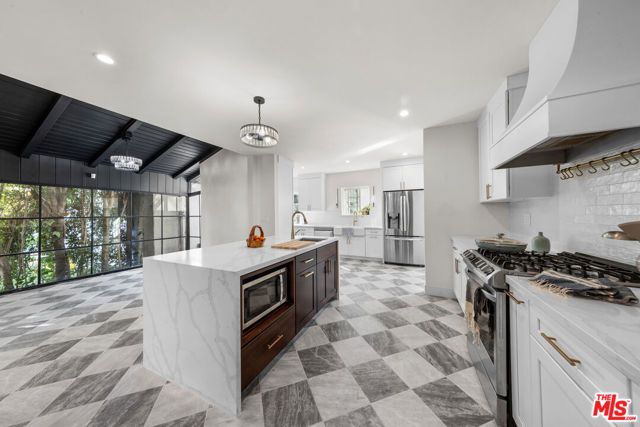 2615 Canyon Drive, Los Angeles, CA 90068