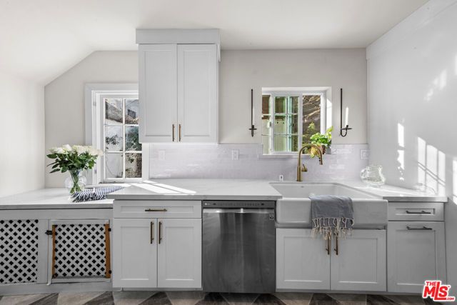 2615 Canyon Drive, Los Angeles, CA 90068