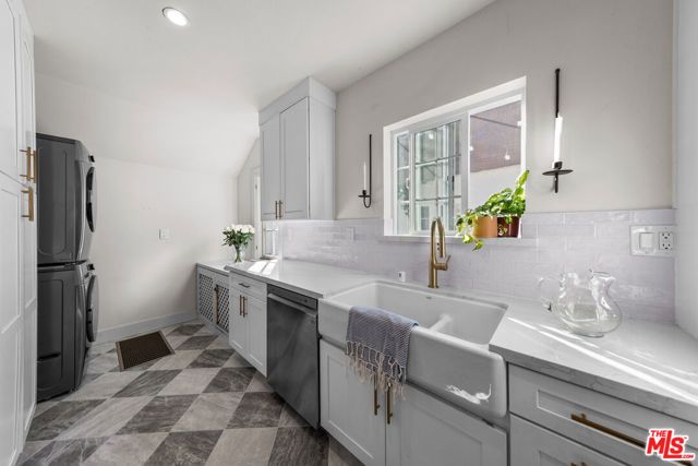 2615 Canyon Drive, Los Angeles, CA 90068